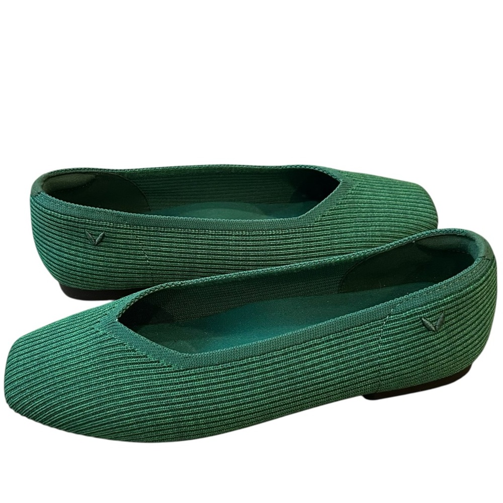 NWOT Vivaia Square-Toe V-Cut Flats (Margot 2.0) forest green size 38W wide 7-7.5